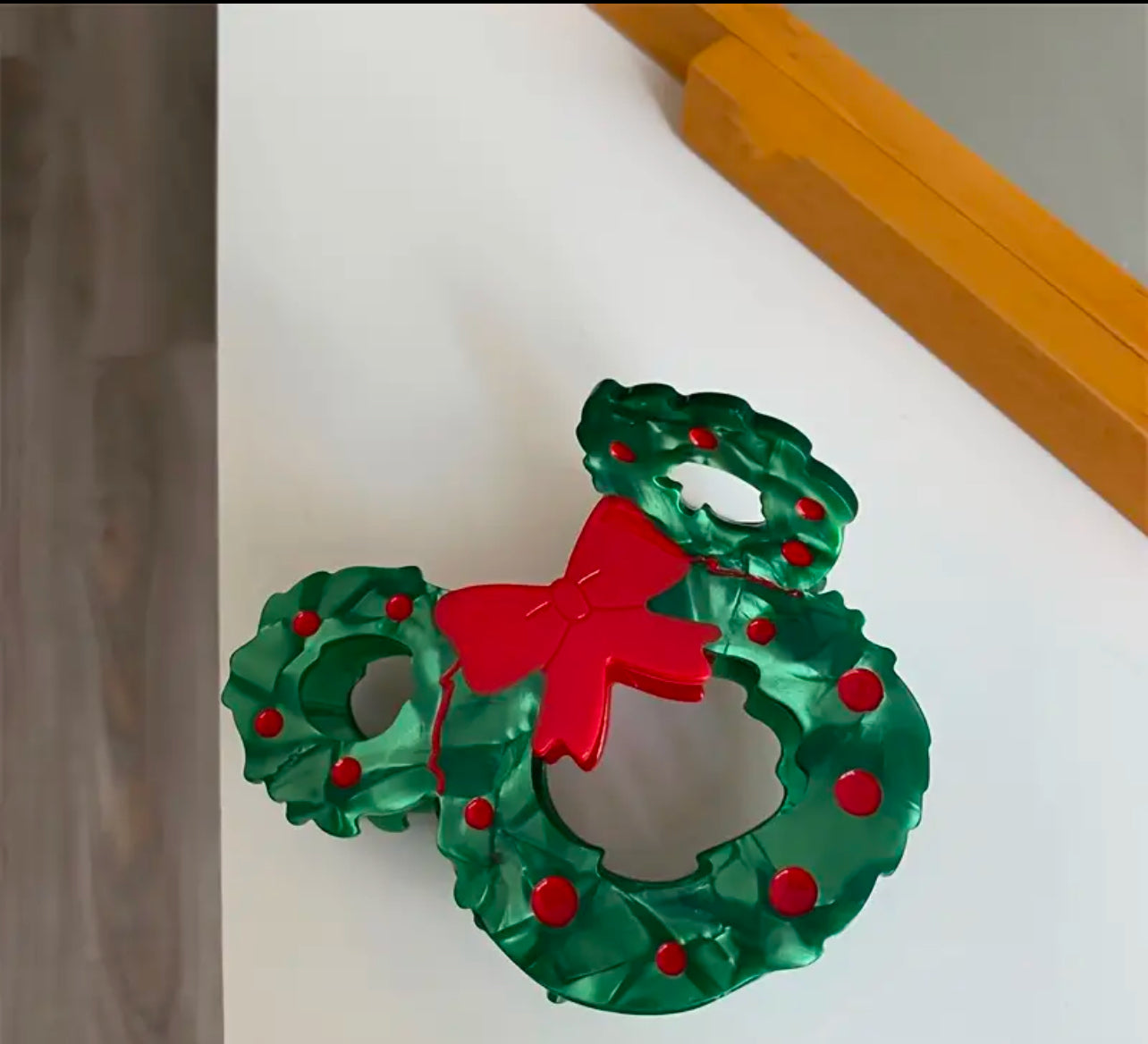 Wreath with Ears Clip